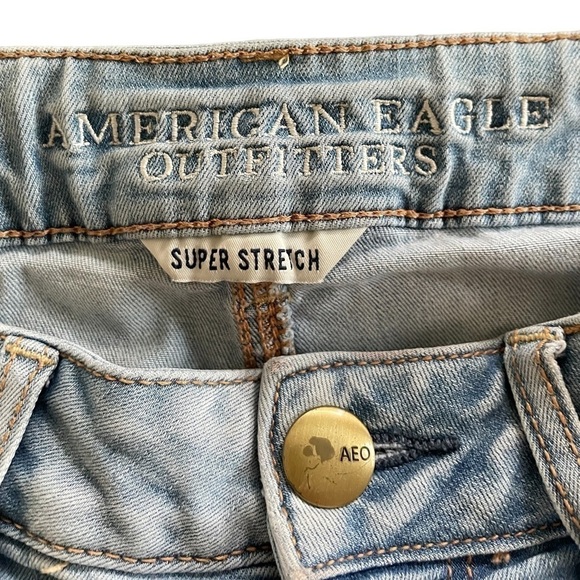 American Eagle Hi Rise Shortie Light Wash 10 - Picture 6 of 7